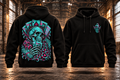 GLÜCKSSPIEL – N95 Hoodie · Vorverkauf · Türkis-Pink – Rückseite und Vorderseite