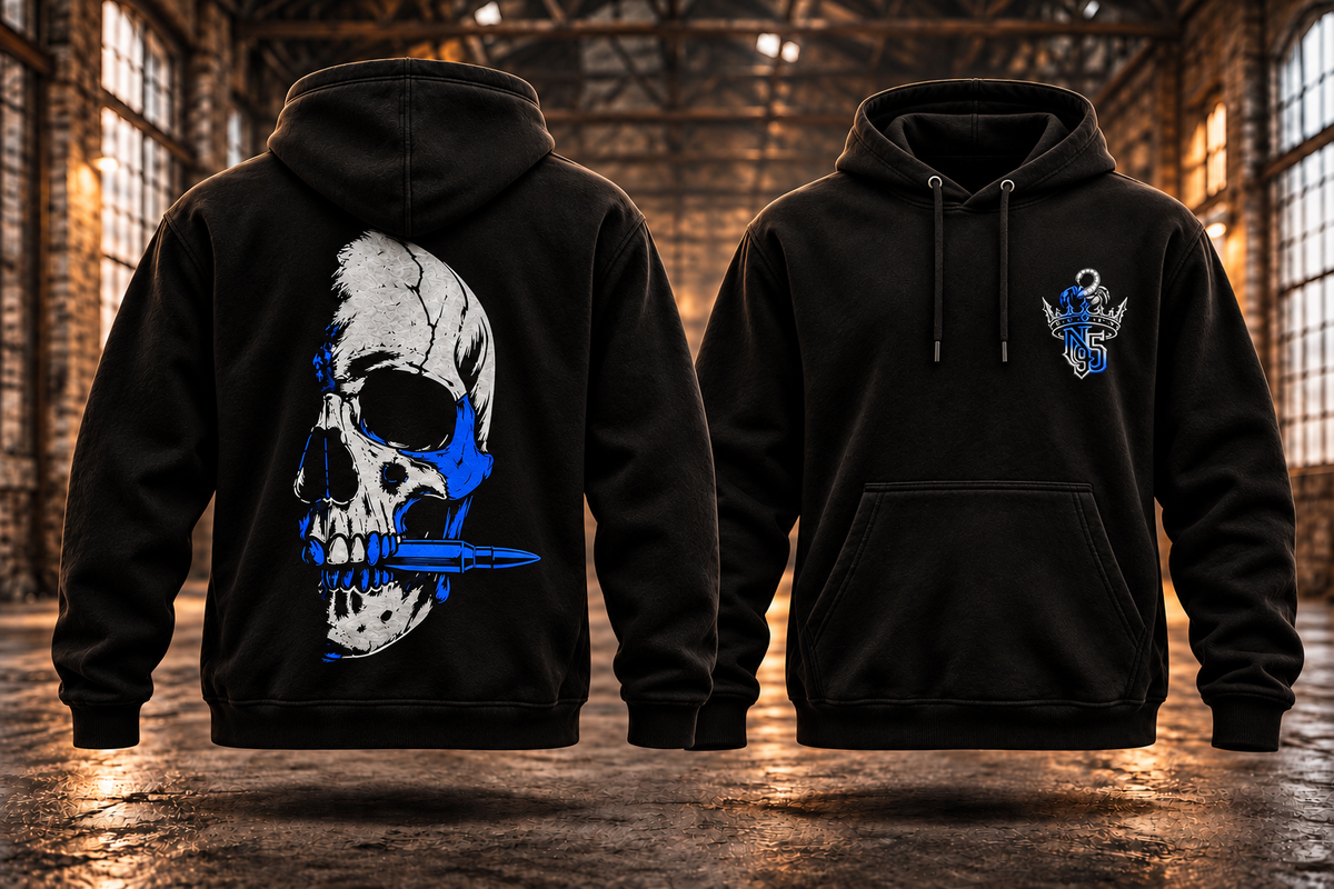 SKULL · Silber-Royalblau · Hoodie — Rückenmotiv und passendes Brustlogo auf schwebenden schwarzen Hoodies