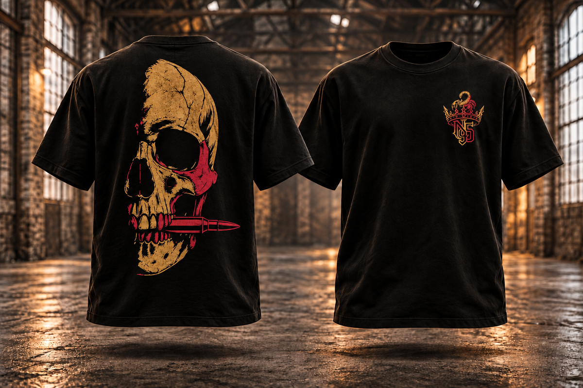 SKULL · Gold-Rot — Rückenmotiv und passendes Brustlogo auf schwebenden schwarzen T-Shirts