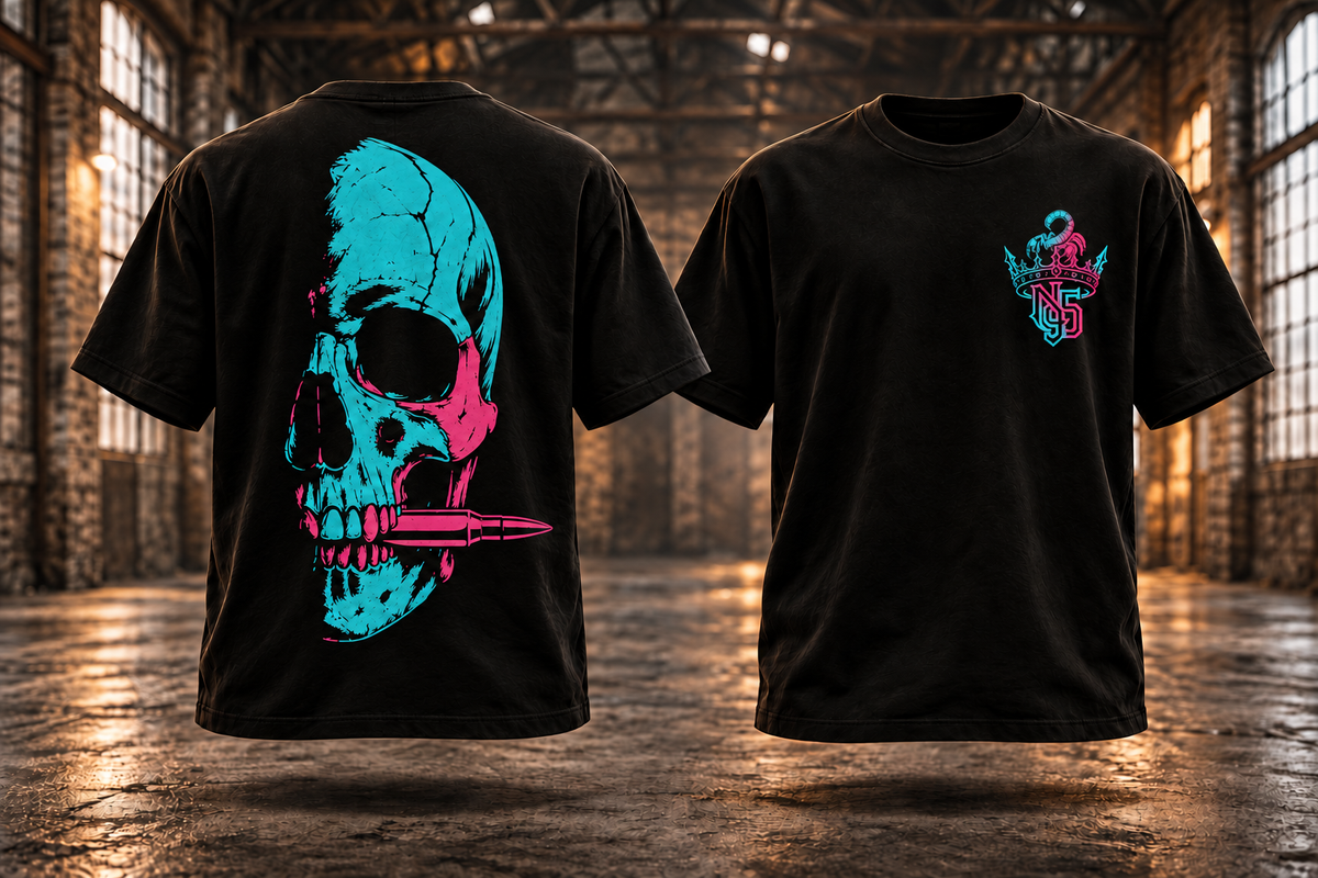 SKULL · Türkis-Pink — Rückenmotiv und passendes Brustlogo auf schwebenden schwarzen T-Shirts