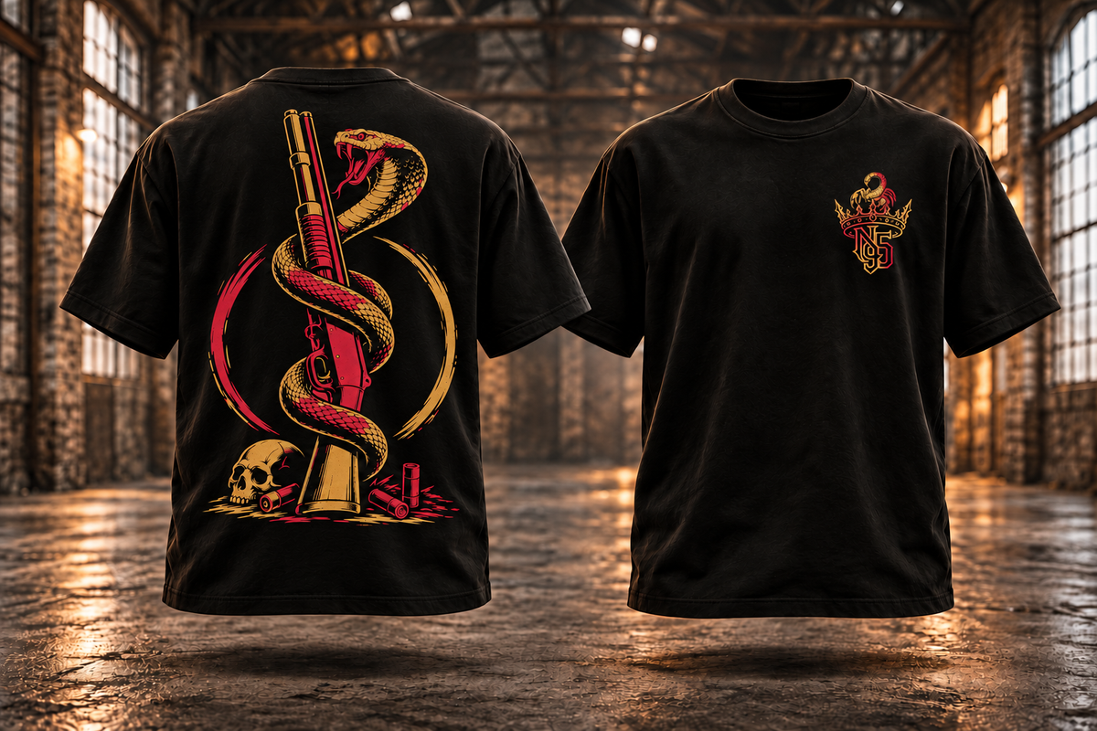 COBRA &amp; SHOTGUN · Gold-Rot — Rückenmotiv und passendes Brustlogo auf schwebenden schwarzen T-Shirts